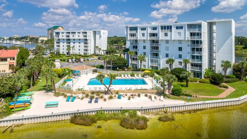 Condo, 2 Bedrooms | Exterior