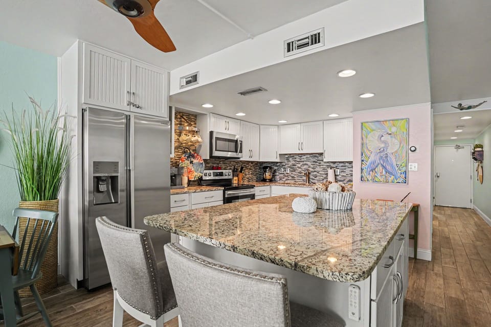 Condo, 1 Bedroom | Private kitchen | Fridge, oven, coffee/tea maker, toaster