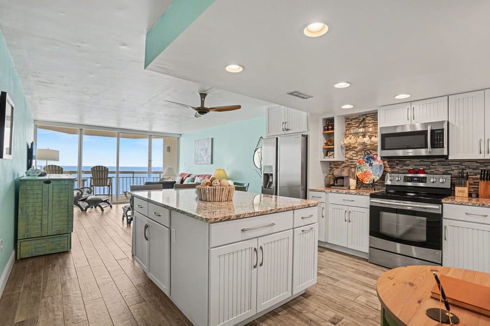 Condo, 1 Bedroom | Private kitchen | Fridge, oven, coffee/tea maker, toaster