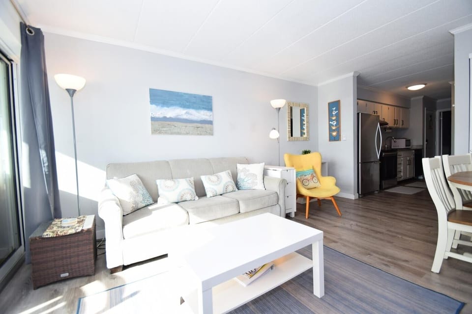 Condo, 1 Bedroom | Living area