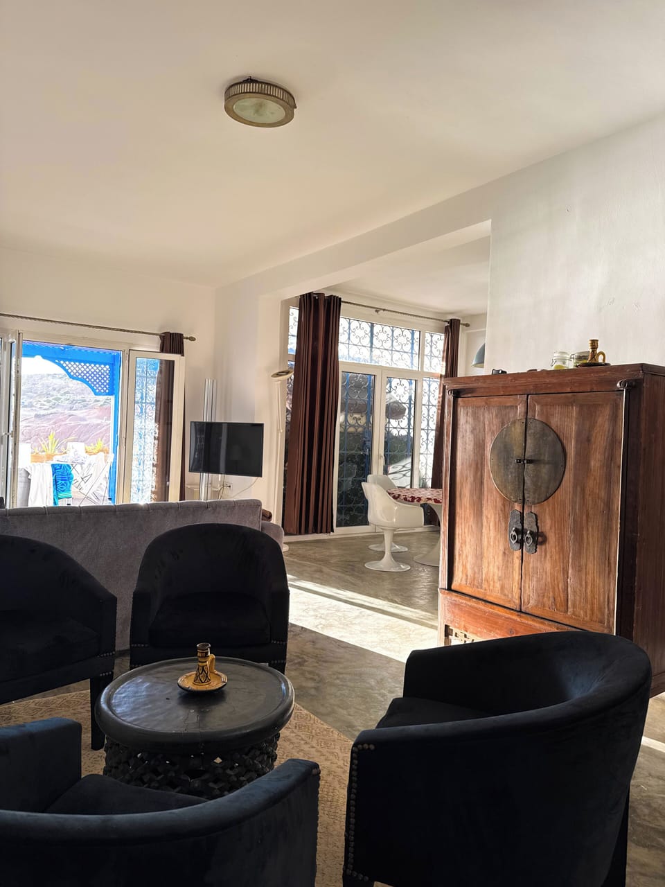 Comfort Apartment, Balcony, Beach View | Living area