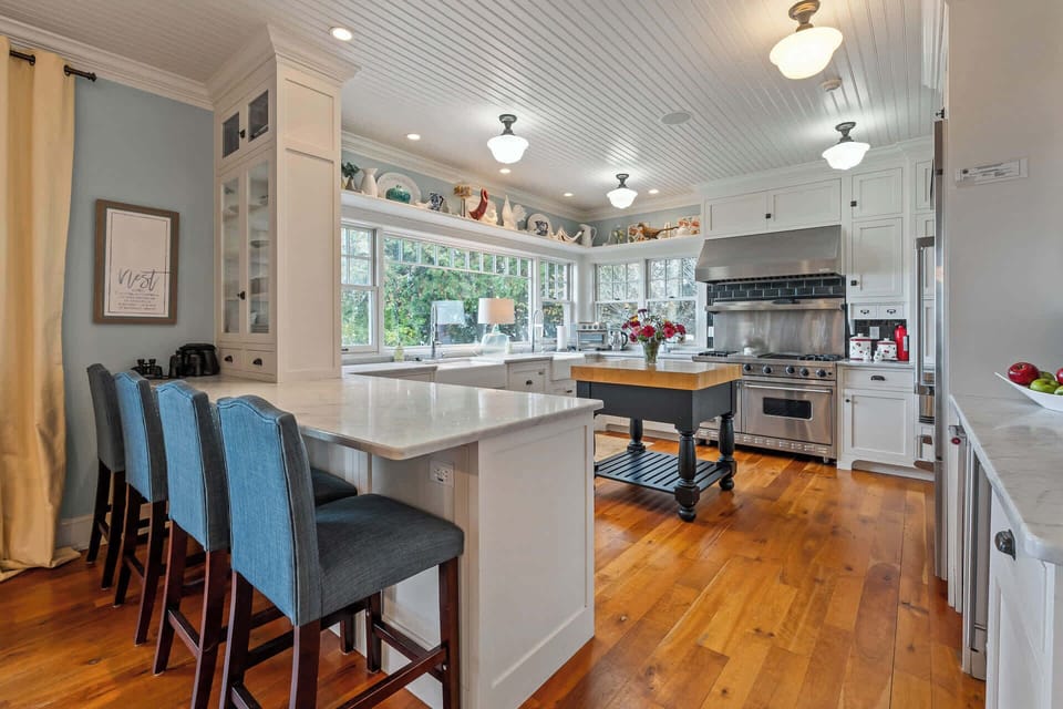 Breakfast bar to visit while the family chef cooks!