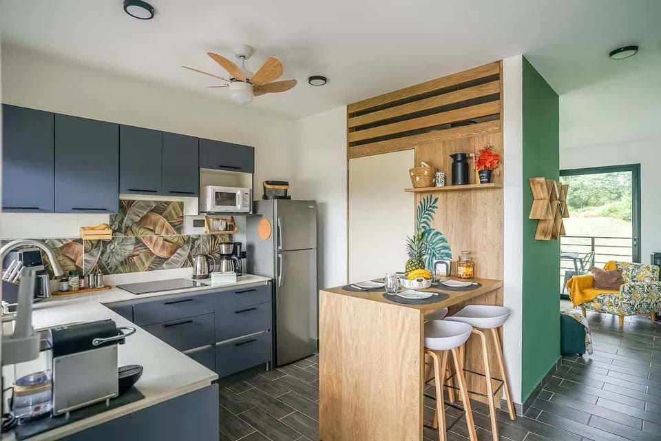 Kitchen/Breakfast Island