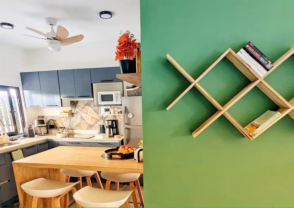 Kitchen/Breakfast Island