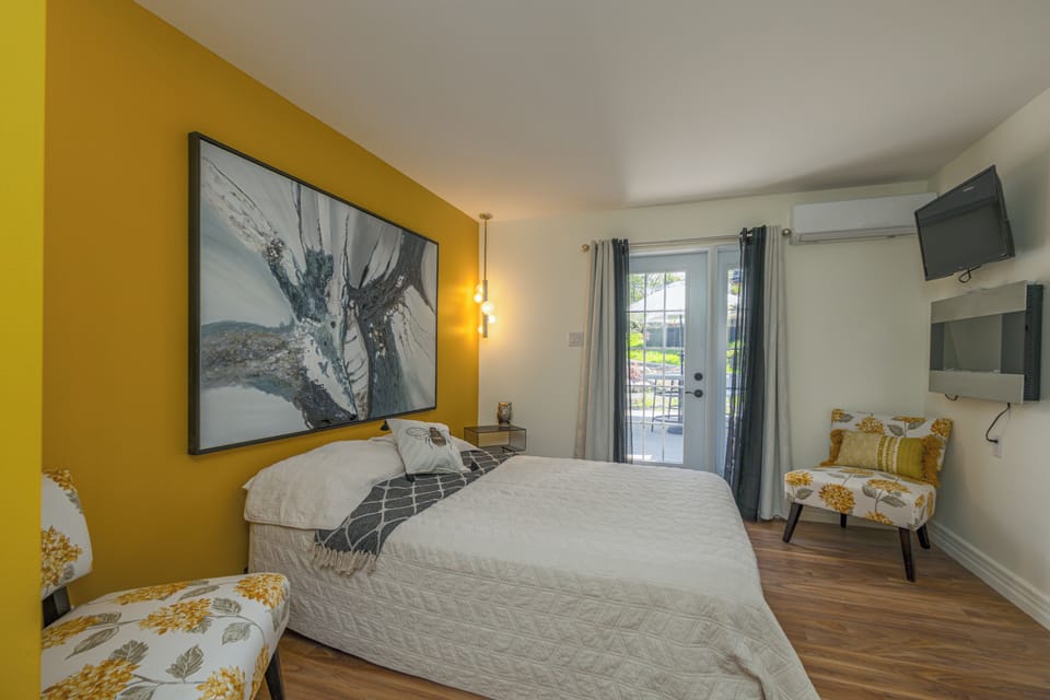 Double Room, Patio, Pool View | Soundproofing, free WiFi
