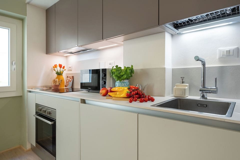 Apartment (2 Bedrooms) | Private kitchenette | Microwave, oven, espresso maker, electric kettle