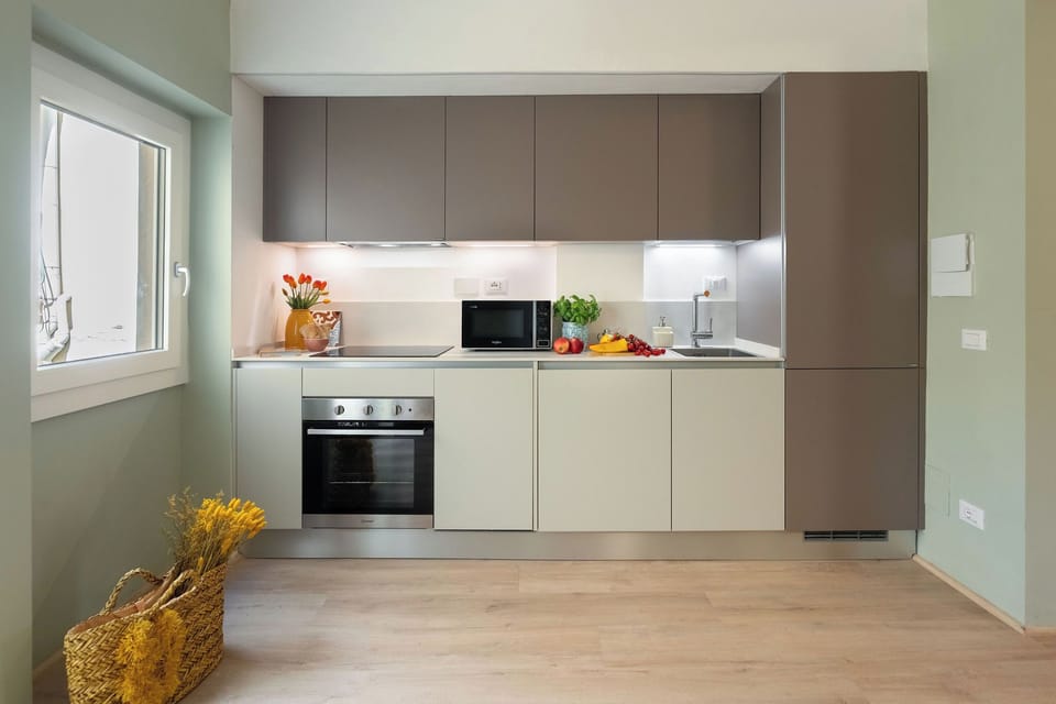 Apartment (2 Bedrooms) | Private kitchenette | Microwave, oven, espresso maker, electric kettle