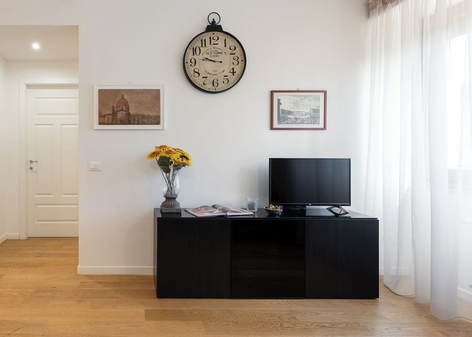 Apartment (1 Bedroom) | Living area | 32-inch Smart TV with cable channels