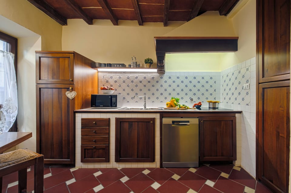 Apartment (2 Bedrooms) | Private kitchenette | Microwave, oven, espresso maker, electric kettle