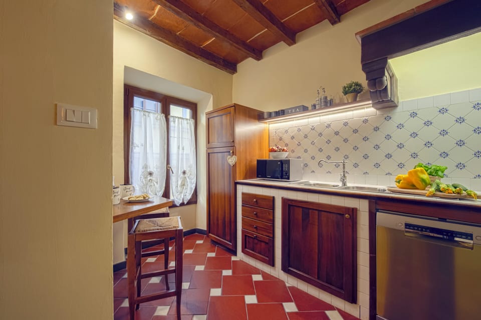 Apartment (2 Bedrooms) | Private kitchenette | Microwave, oven, espresso maker, electric kettle