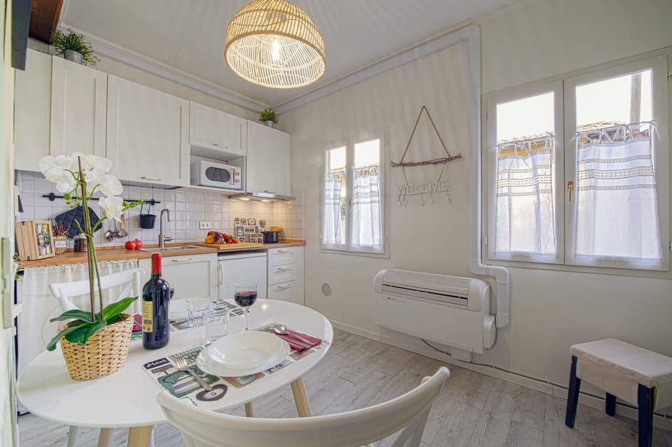 Apartment (1 Bedroom) | Private kitchen | Microwave, espresso maker, electric kettle