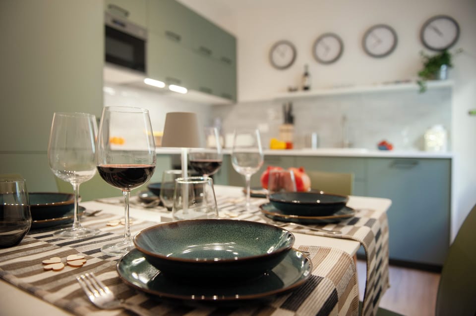 Apartment (3 Bedrooms) | Private kitchen | Microwave, oven, espresso maker, electric kettle