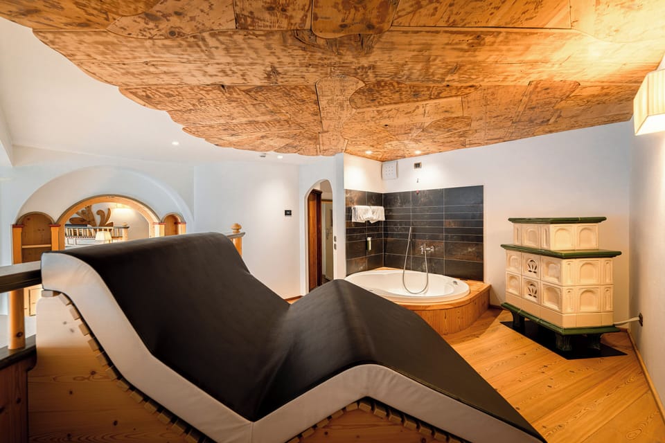 Junior Suite | Bathroom | Separate tub and shower, hair dryer, bathrobes, slippers