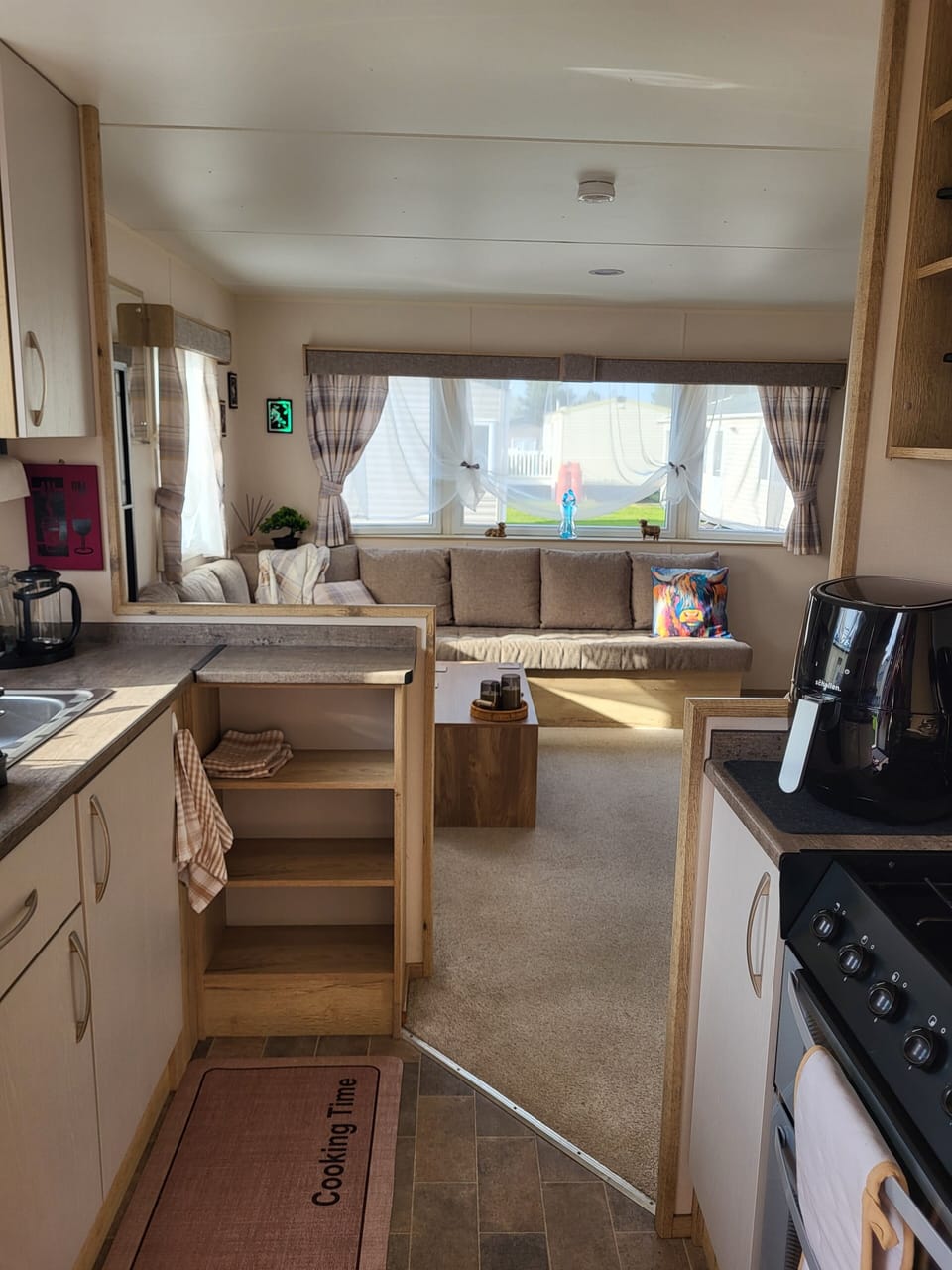 kitchen/living area