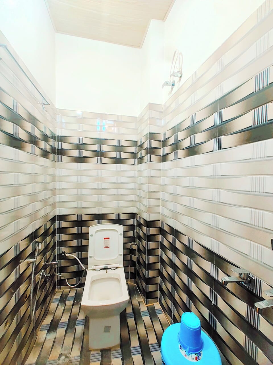 Basic Double or Twin Room | Bathroom | Shower, slippers, towels, soap
