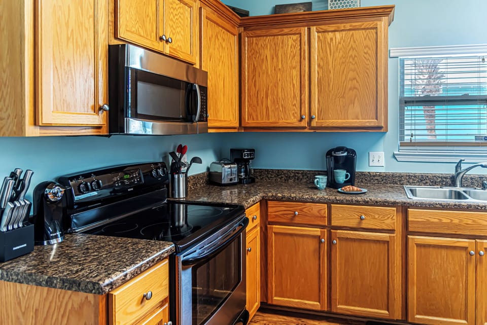 Full kitchen