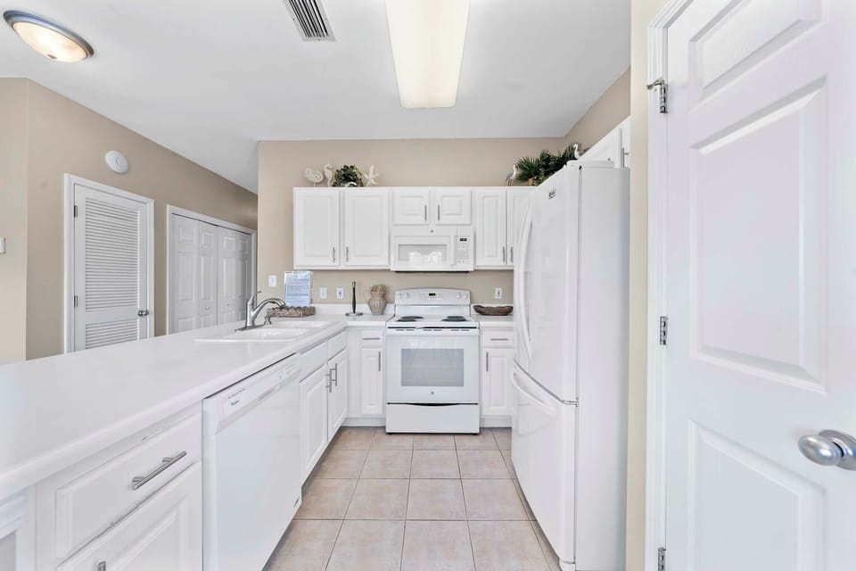 Full kitchen