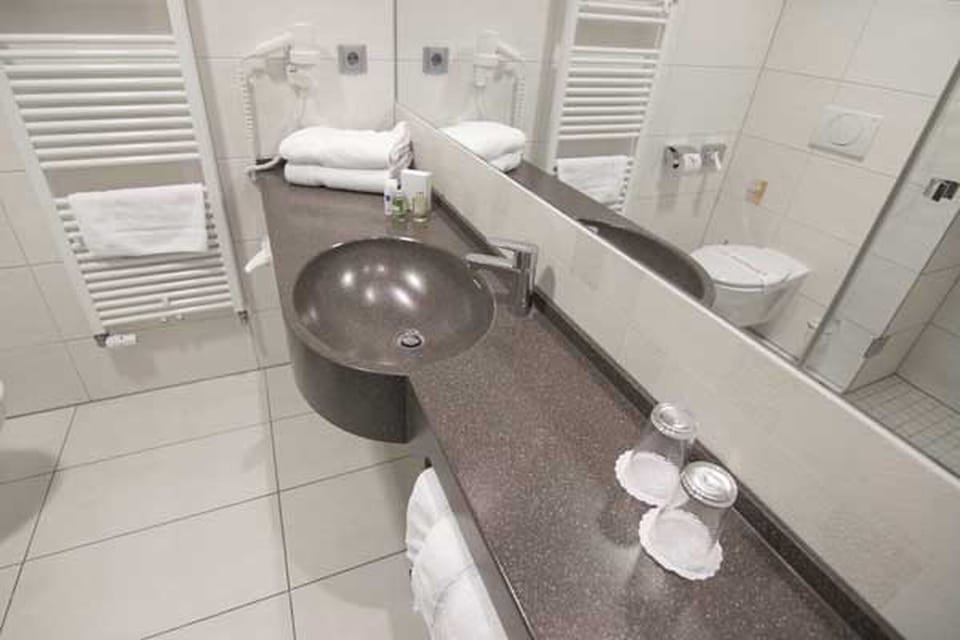 Shower, towels