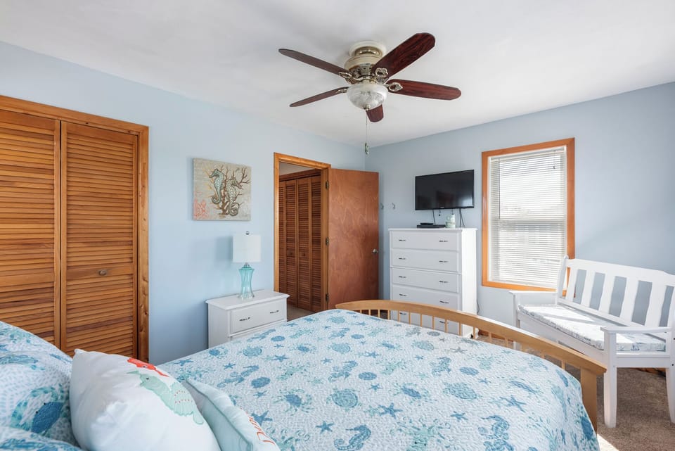 WH957: Shorely Dreaming | Top Level Bedroom 4
