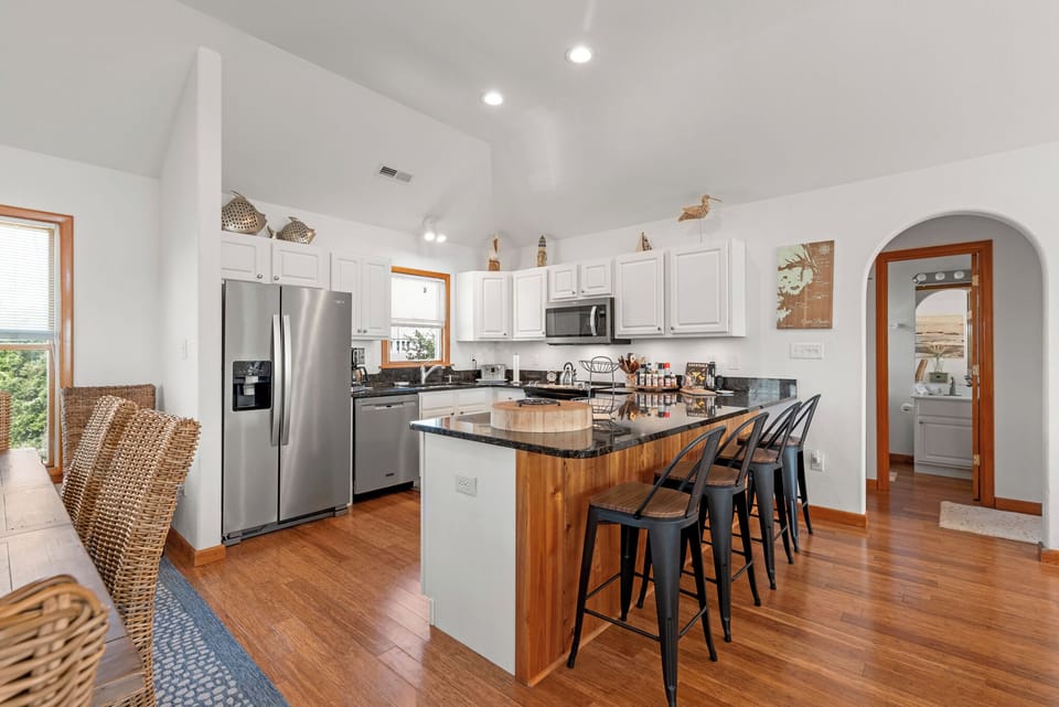 WH5991: Stella Marina | Top Level Kitchen