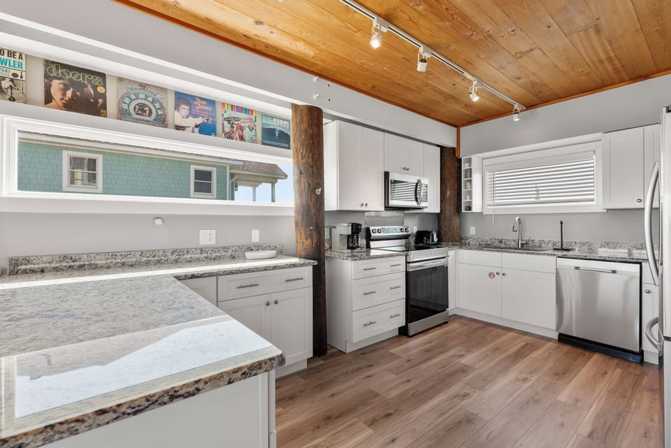 HISA13: Crabcake | Mid Level Kitchen