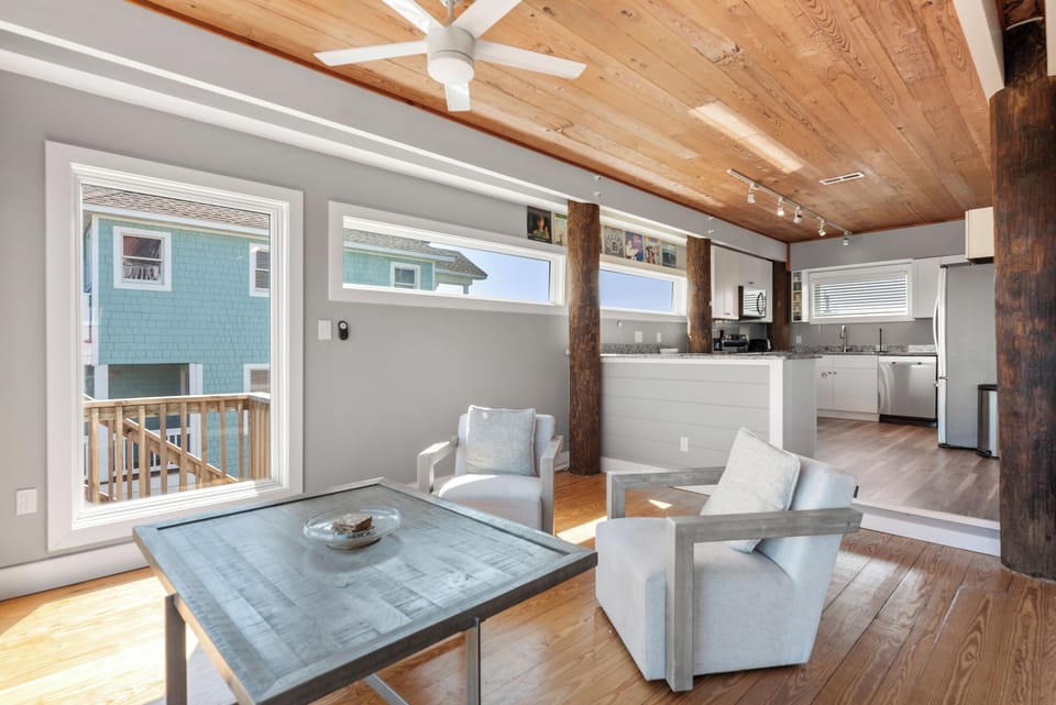 HISA13: Crabcake | Mid Level Sitting Area