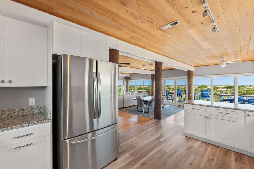 HISA13: Crabcake | Mid Level Kitchen