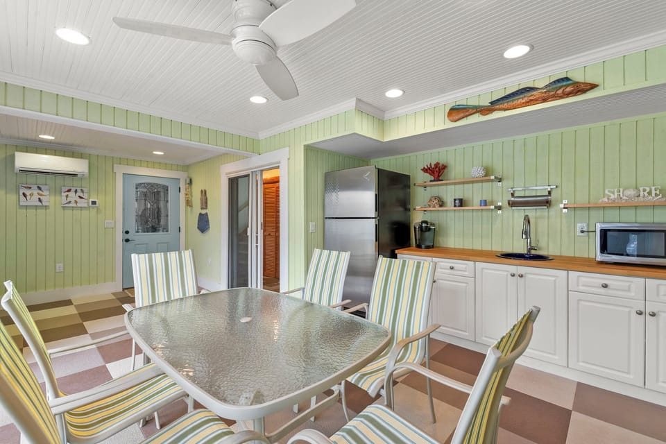 BU20: Ocean Jewel | Bottom Level Wet Bar Area
