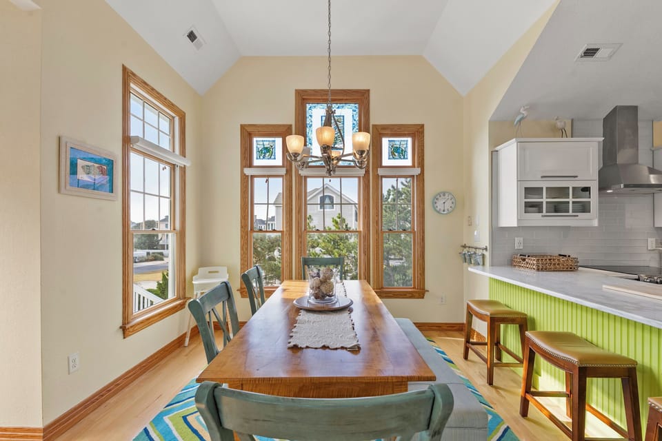 BU20: Ocean Jewel | Top Level Dining Area