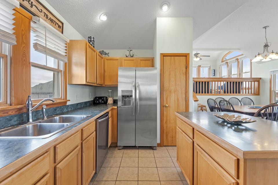 HIWA01: Sea Spray | Top Level Kitchen