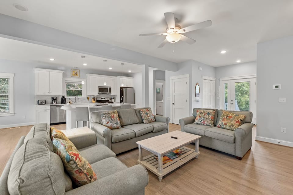 SH305: Wax Turtle | Mid Level Living Area