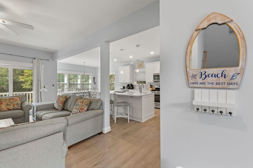 SH305: Wax Turtle | Mid Level Living Area