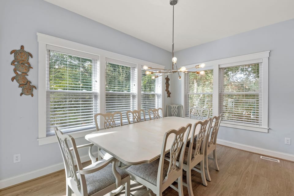 SH305: Wax Turtle | Mid Level Dining Area