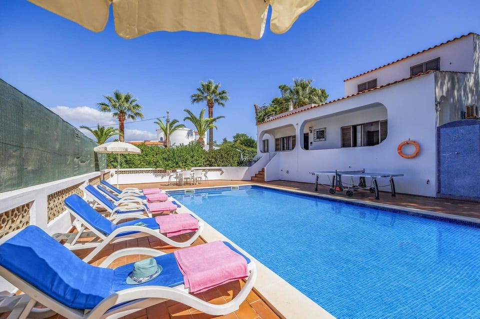 Villa Leoes image