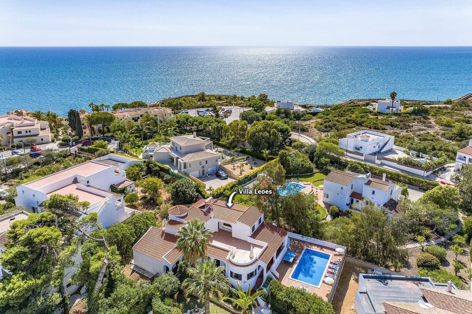 Villa Leoes image