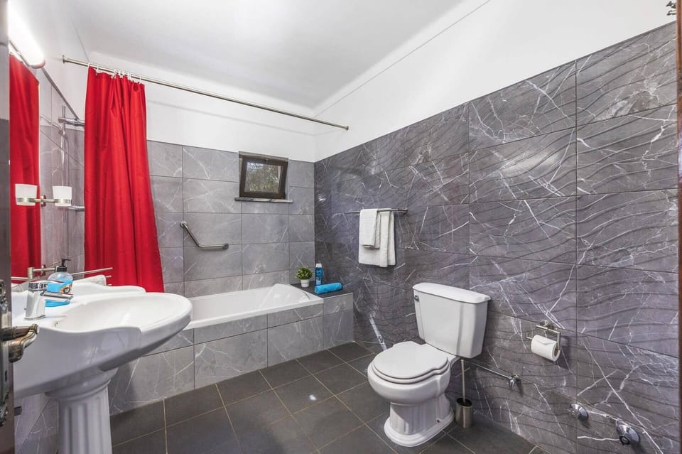 Villa Leoes image