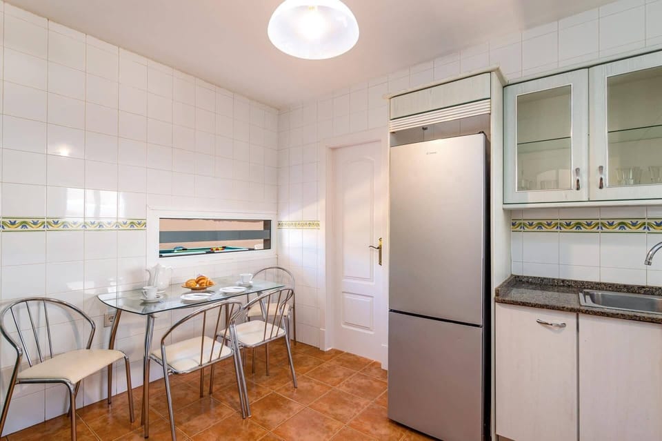 Coffee/tea maker, fridge, microwave, dishwasher