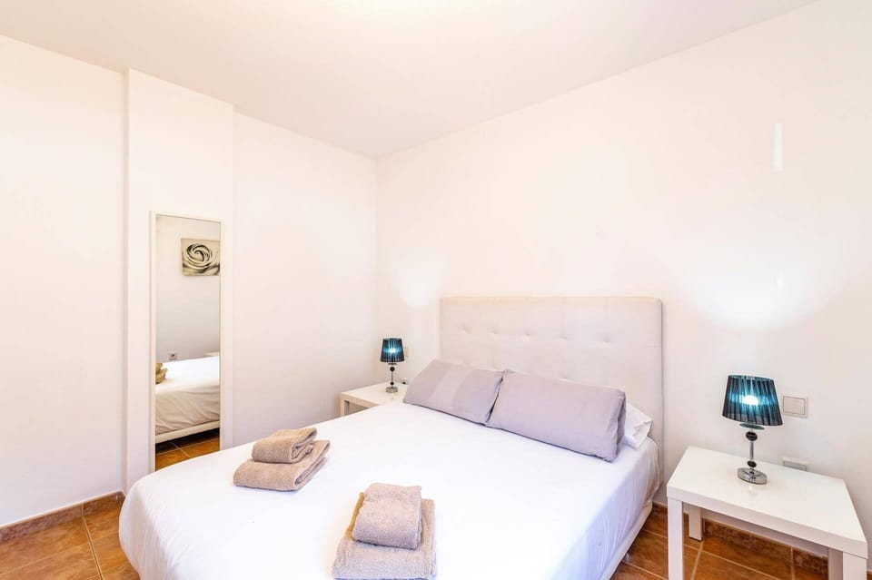 4 bedrooms, iron/ironing board, WiFi (free), bed sheets