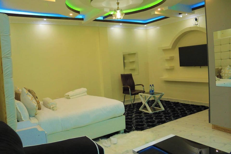 Executive Double Room | Laptop workspace, free WiFi, bed sheets