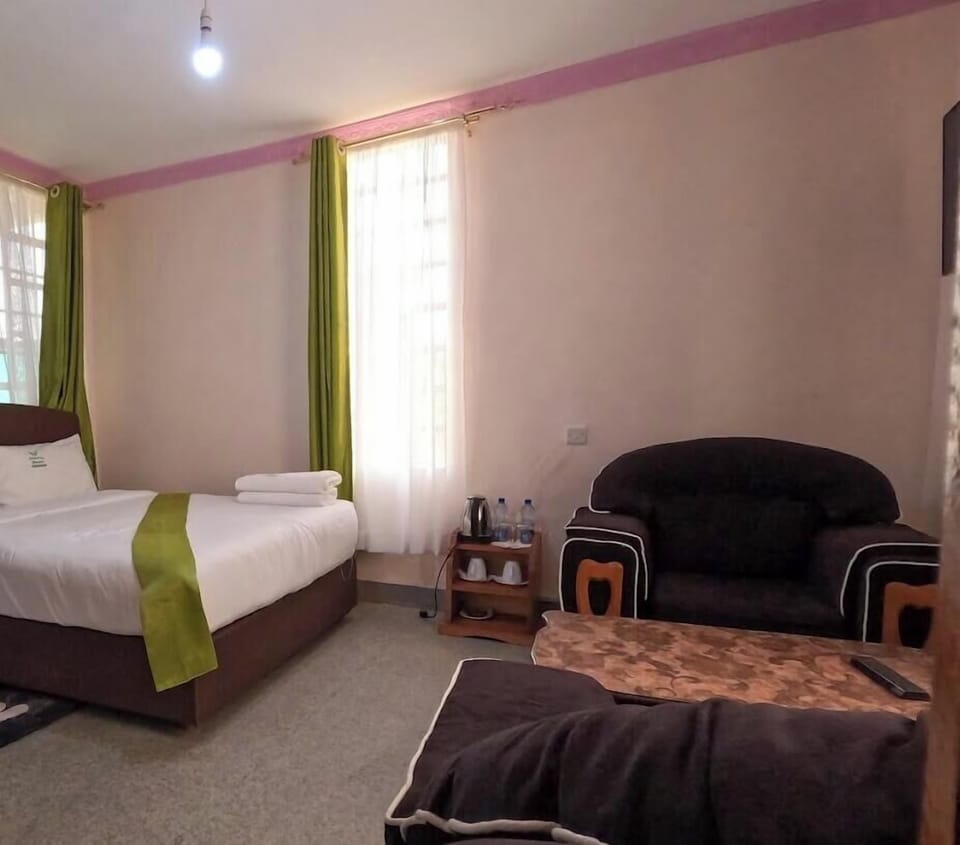 Superior Single Room | Laptop workspace, free WiFi, bed sheets