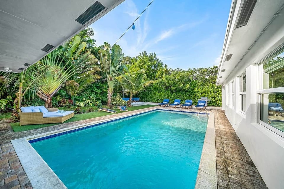 030 8045WestLakeDrive WestPalmBeach FL 33406 SMALL