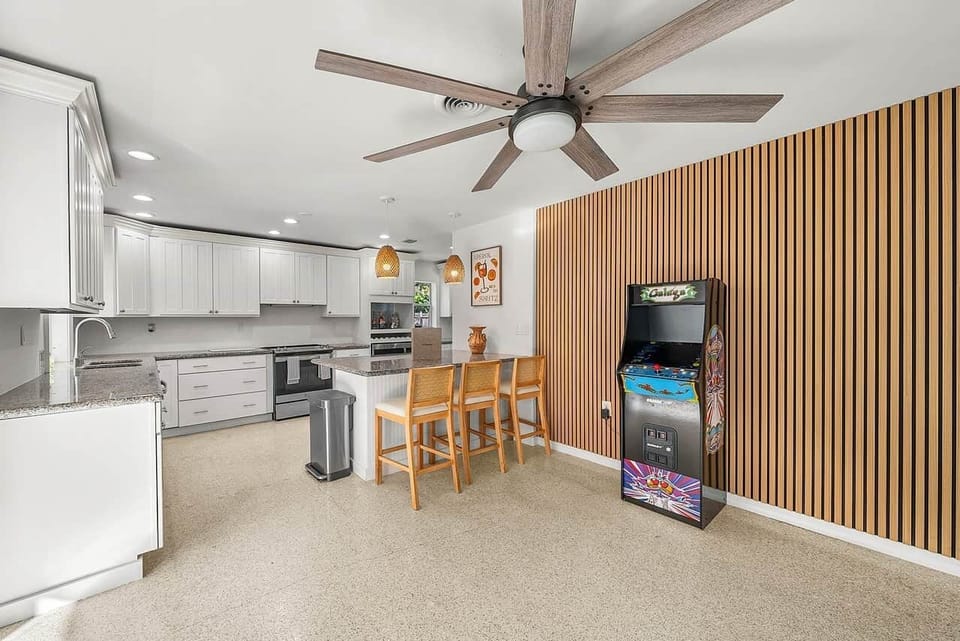 007 8045WestLakeDrive WestPalmBeach FL 33406 SMALL