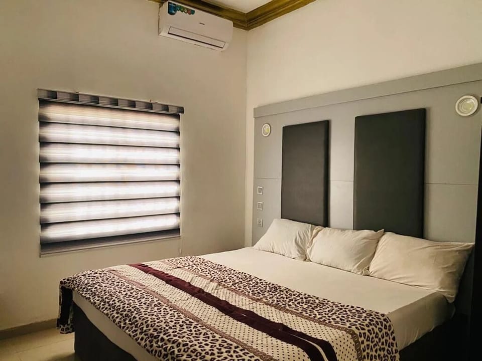 Deluxe Room, Balcony, City View | Desk, laptop workspace, blackout drapes, soundproofing