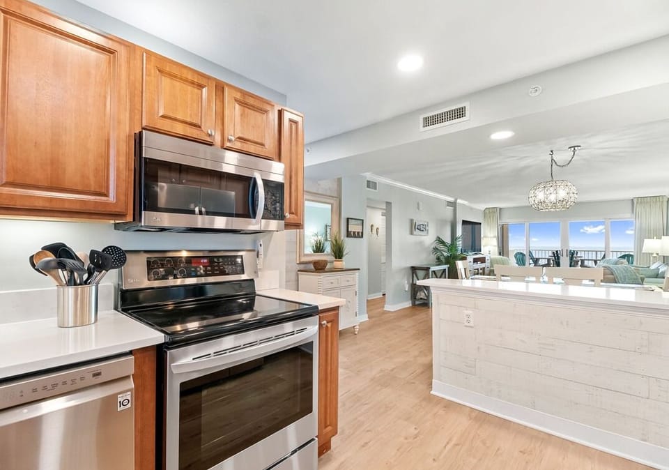 Condo, Multiple Beds (Sandy Key 425) | Private kitchen | Oven, toaster