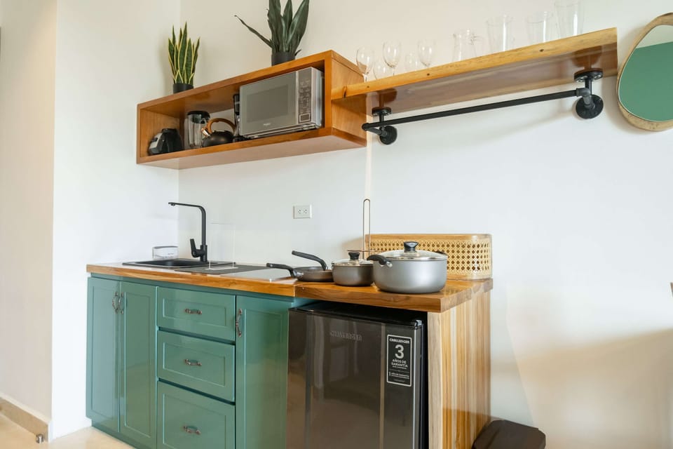 Clean and equipped kitchen