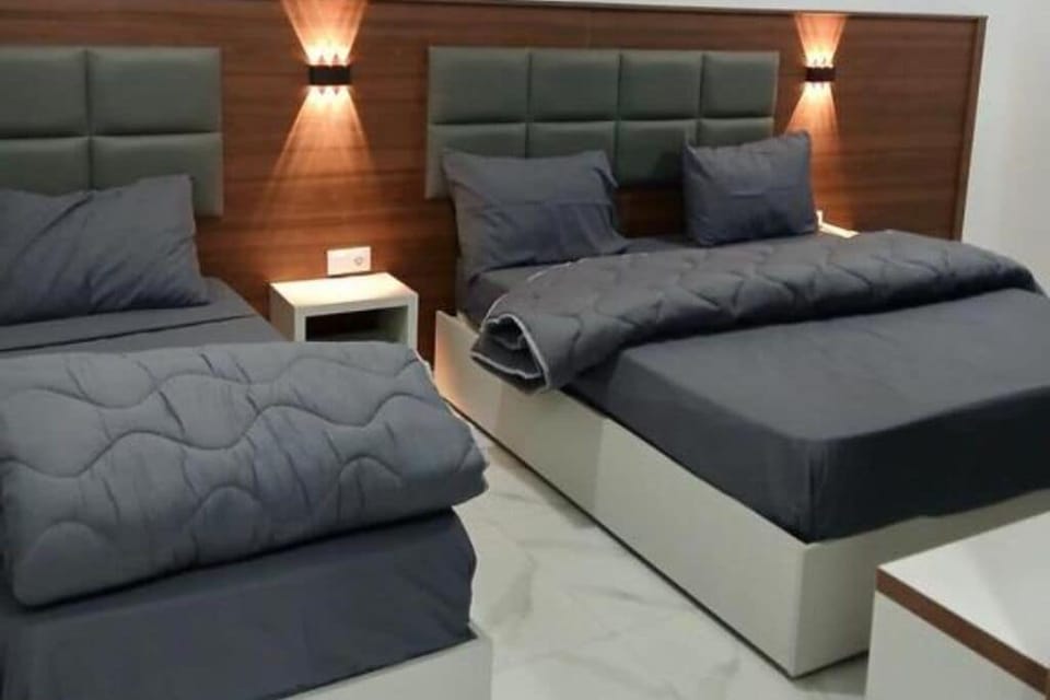Basic Triple Room | Soundproofing, WiFi (free)