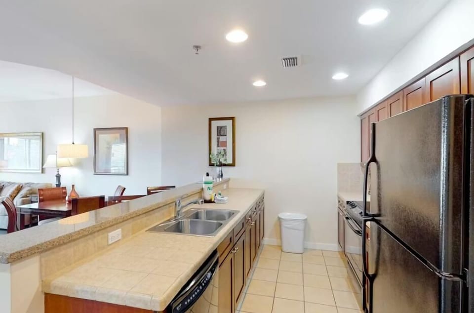 Condo, 1 King Bed with Sofa bed (Luau II 6930) | Private kitchen