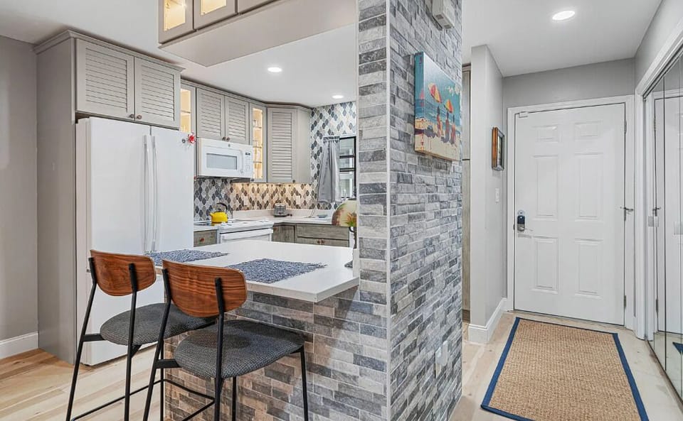House, Multiple Beds (Misty Cove 206- Misty Cove Escape) | Private kitchen