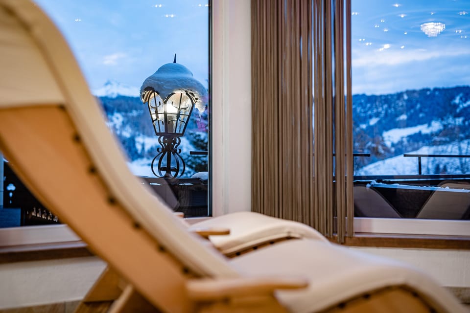 Sauna, hot tub, steam room, body treatments, hot stone massages