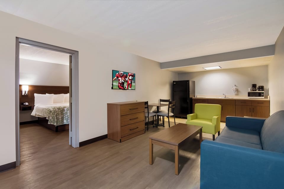Suite, 1 King Bed, Accessible, Non Smoking (Roll-In Shower) | 1 bedroom, desk, laptop workspace, blackout drapes
